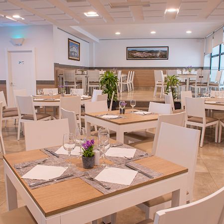 Hotel Loar Ferreries Bagian luar foto