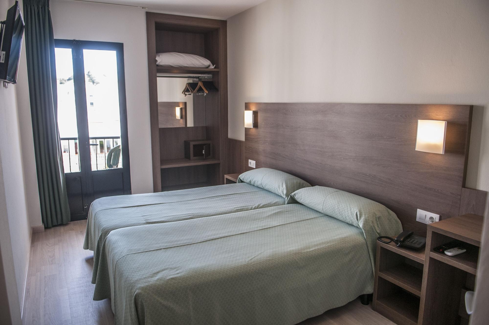 Hotel Loar Ferreries Bagian luar foto