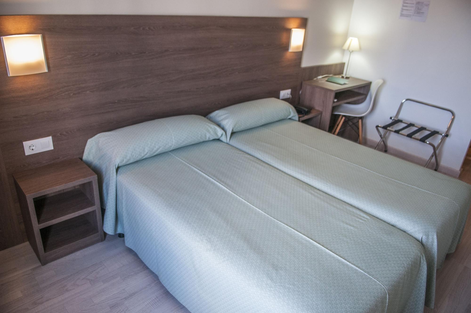 Hotel Loar Ferreries Bagian luar foto