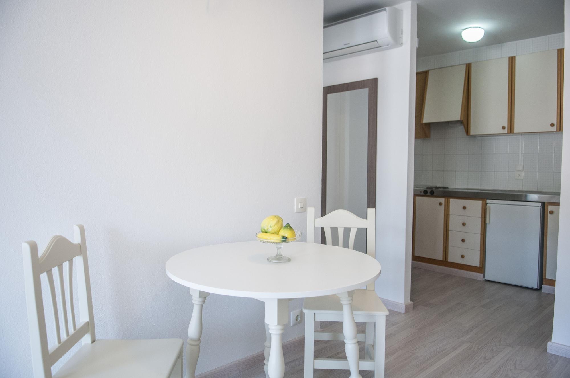 Hotel Loar Ferreries Bagian luar foto