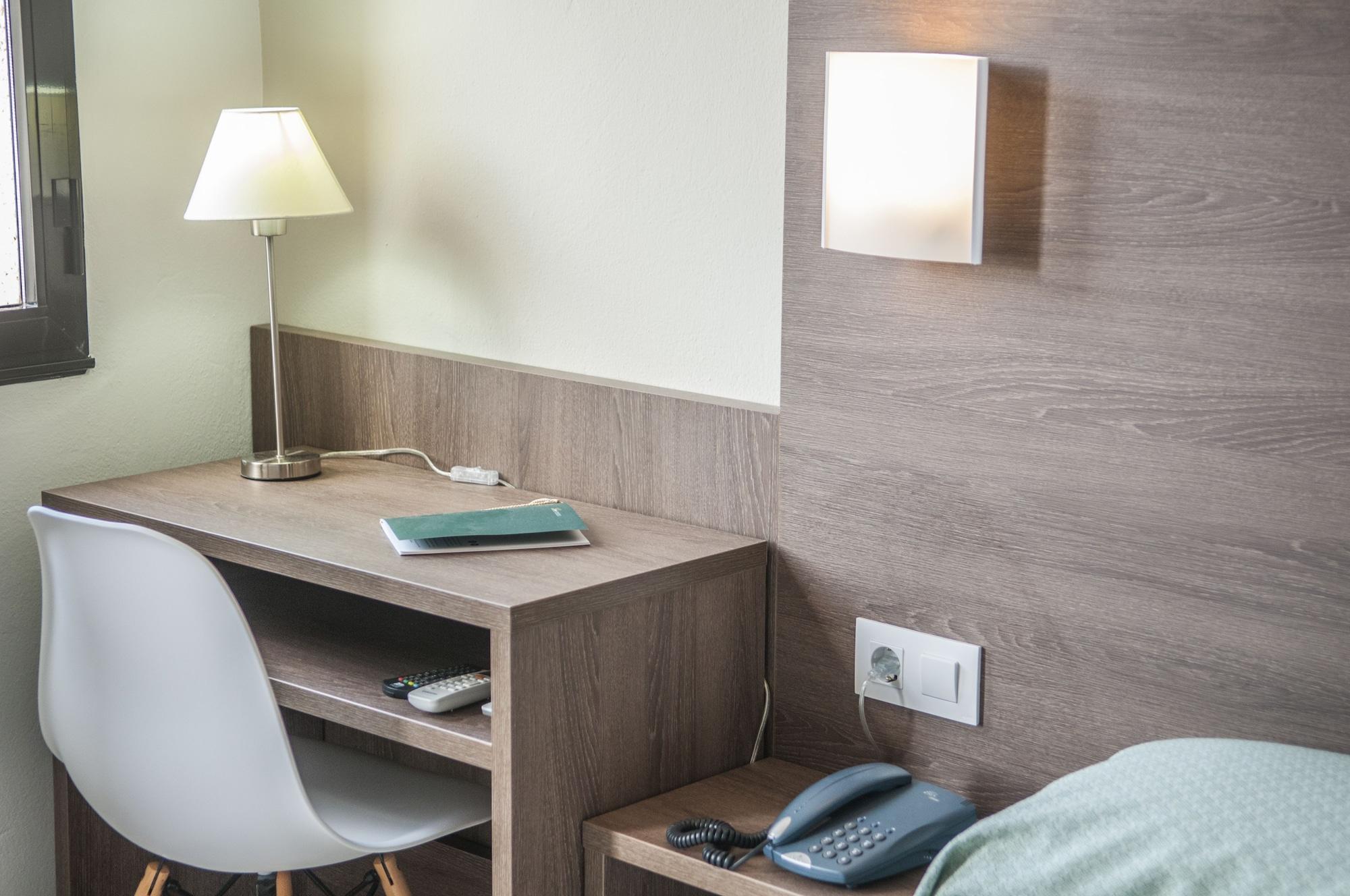 Hotel Loar Ferreries Bagian luar foto