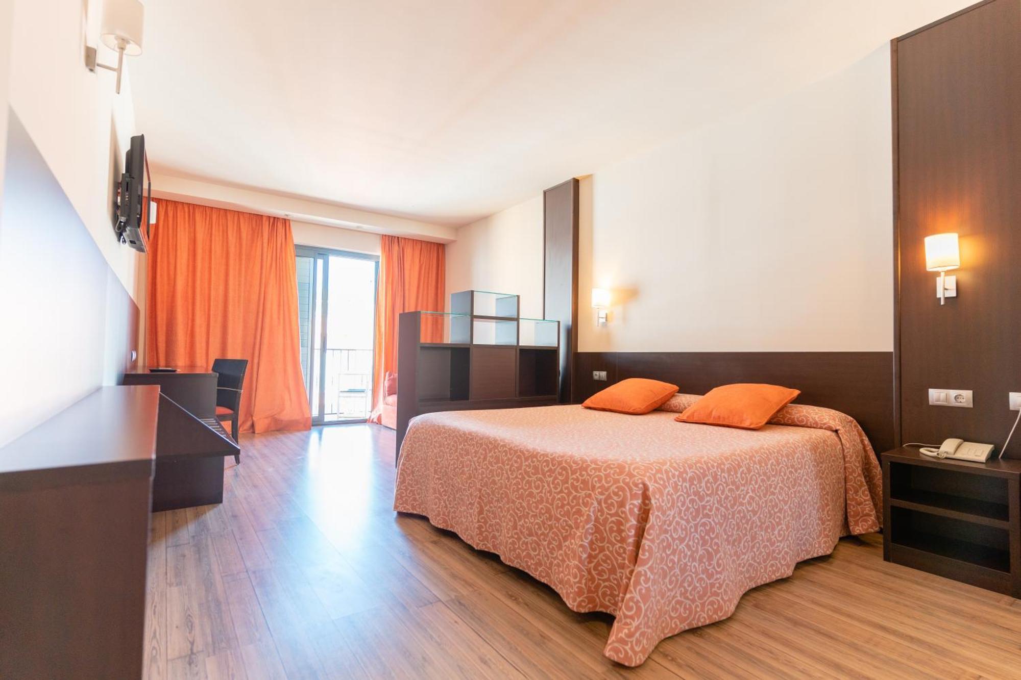 Hotel Loar Ferreries Bagian luar foto