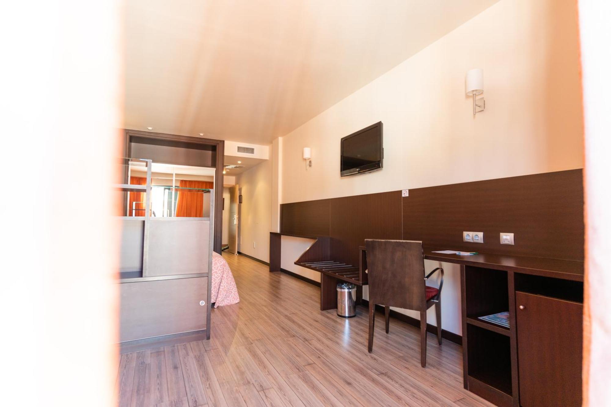 Hotel Loar Ferreries Bagian luar foto