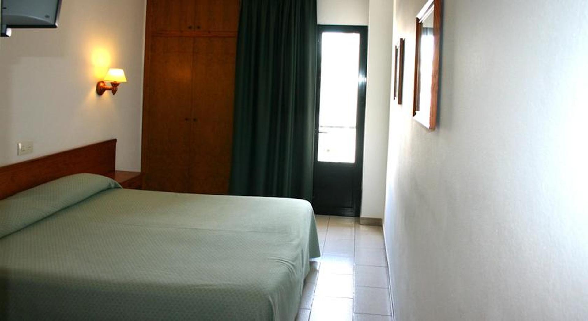 Hotel Loar Ferreries Bagian luar foto
