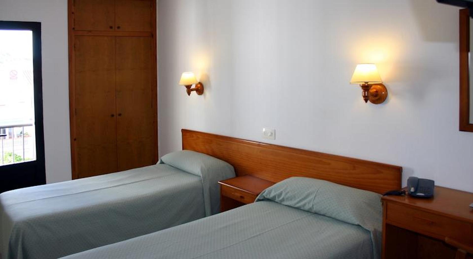 Hotel Loar Ferreries Bagian luar foto